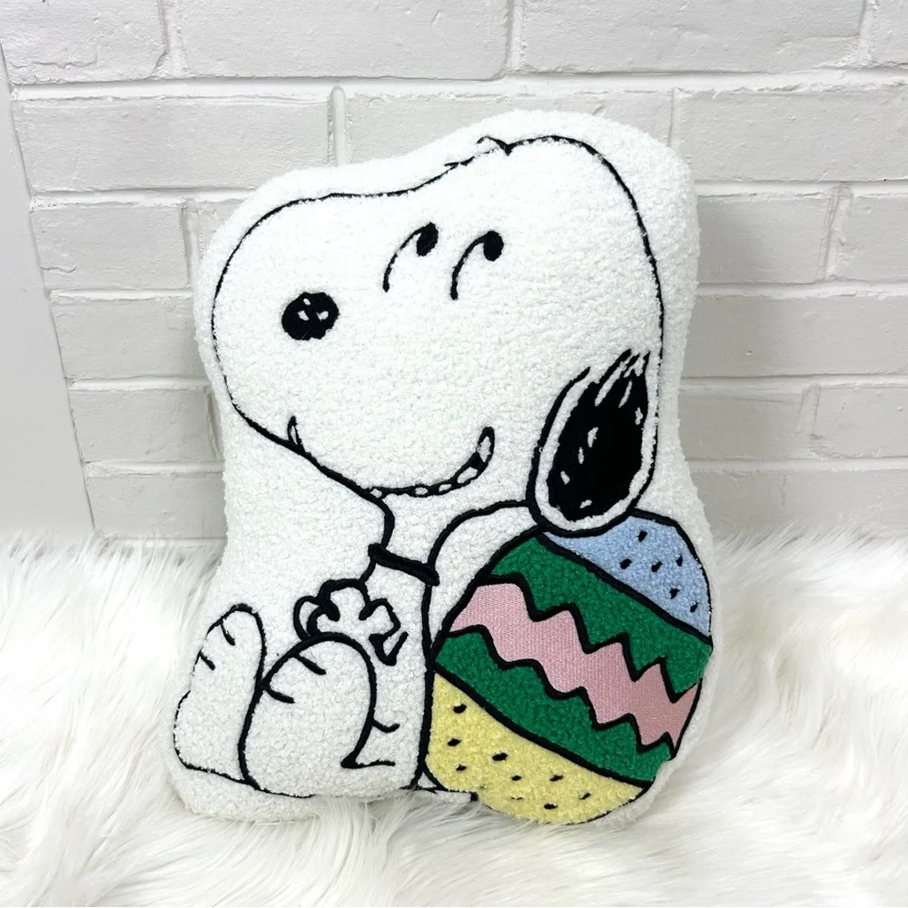 Peanuts Snoopy Easter Egg Sherpa Boucle Throw Pillow